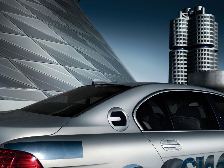  BMW Hydrogen 7 2008 года  (фото 5 из 5)
